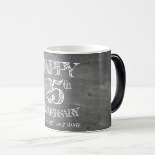 Mug Magique Joyeux 25e anniversaire sur le tableau de craie (Devant droit)