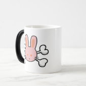 Mug Magique lapin rose Crâne et os croisés (Devant gauche)