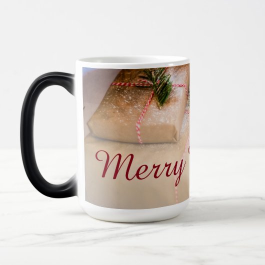 Mug Magique Les cadeaux festifs comme motif de Noël (Gauche)