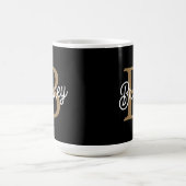 Mug Magique Monogramme moderne élégant Nom Black Gold Script (Centre)