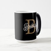 Mug Magique Monogramme moderne élégant Nom Black Gold Script (Devant droit)
