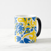 Mug Magique Motif folklorique aux couleurs du drapeau ukrainie (Devant droit)