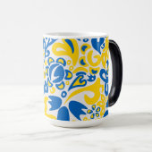 Mug Magique Motif folklorique aux couleurs du drapeau ukrainie (Devant droit)