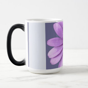 Mug Magique motif rayé avec des pâquerettes violettes