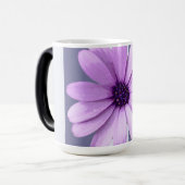 Mug Magique motif rayé avec marguerites violettes (Devant gauche)