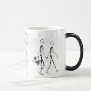 Mug Magique Négatif BW de balade d'après-midi de squelettes de