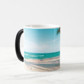 Mug Magique Panneaux de surf sur la plage lancer oreiller (Devant gauche)