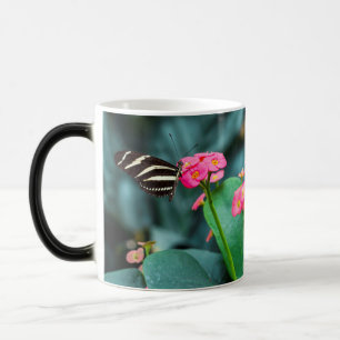Mug Magique Papillon sur photographie de fleur rose