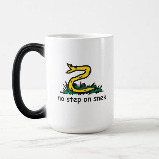Mug Magique Pas de pas sur les mèmes de snek parodie de Gadsde (Gauche)