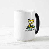 Mug Magique Pas de pas sur les mèmes de snek parodie de Gadsde (Devant droit)