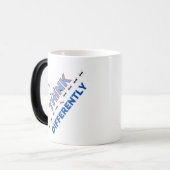 Mug Magique Penser différemment 6.w (Devant gauche)
