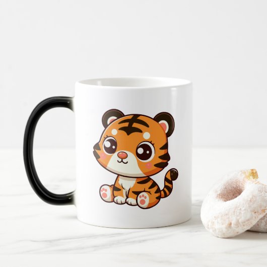 Mug Magique Petit Bébé Tiger Cub Assis (Avec donut)