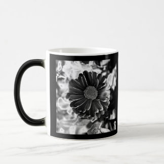 Mug Magique Photo de fleur en noir et blanc