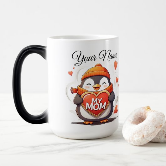 Mug Magique Pingouin souriant tenant signe cardiaque MA MÈRE (Avec donut)