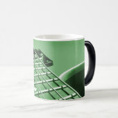 Mug Magique Plan rapproché vert de guitare électrique (Devant droit)