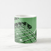 Mug Magique Plan rapproché vert de guitare électrique (Centre)