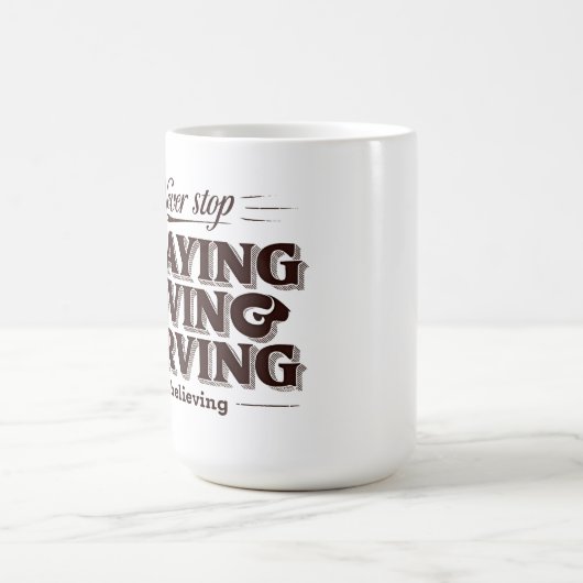 Mug Magique Pray Love Serve Chemise - Upliffing Christian Fait (Centre)