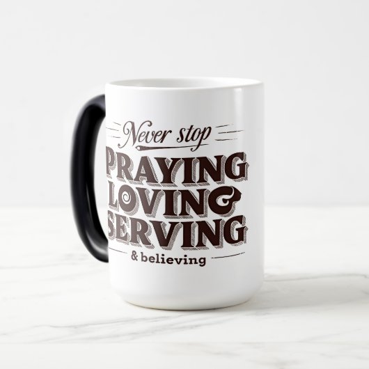 Mug Magique Pray Love Serve Chemise - Upliffing Christian Fait (Devant gauche)