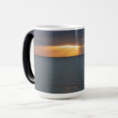 Mug Magique Rayons dorés du coucher de soleil perçant les nuag (Devant gauche)