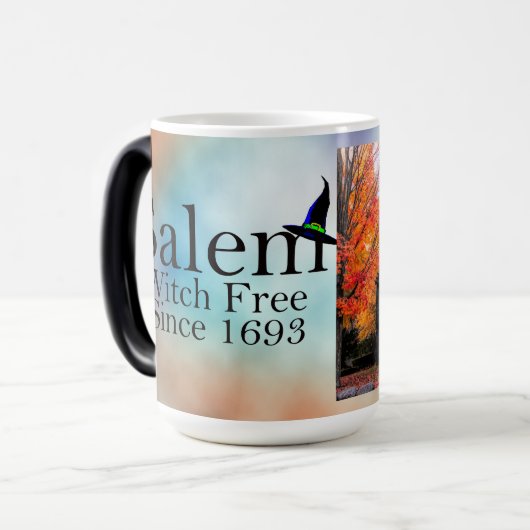 Mug Magique Salem Witch House à Salem Massachusetts (Devant gauche)