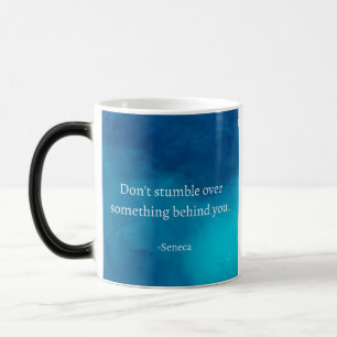 Mug Magique Seneca : Concentrons-nous sur l'avenir, ne tombez
