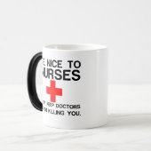MUG MAGIQUE SOYEZ BON POUR LES INFIRMIÈRES QU'ILS GARDENT LES  (Devant gauche)