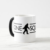 Mug Magique Squatchin allé (Devant gauche)