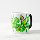 MUG MAGIQUE ST. LE BÉBÉ DU JOUR DE PATRICK LEPRECHAUN (Devant droit)