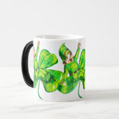 MUG MAGIQUE ST. LE BÉBÉ DU JOUR DE PATRICK LEPRECHAUN (Devant gauche)