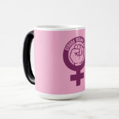 Mug Magique Strong Female Lead Feminist Empowerment Quote Logo (Devant gauche)
