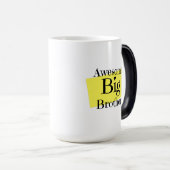 Mug Magique Super Big Brother. couleur jaune noir (Devant droit)