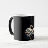 Mug Magique Swan Family on Black Lake Artwork (Devant gauche)
