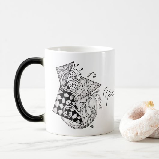 Mug Magique Triangles floraux, dessin au tangle -  (Avec donut)