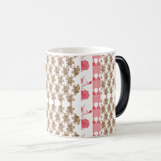 Mug Magique un arrière - plan blanc avec des fleurs marron (Devant droit)