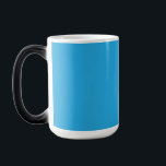Mug Magique un arrière - plan bleu avec un chat noir et blanc<br><div class="desc">Découvrez le charmant contraste entre un chat noir et blanc et un arrière - plan bleu serein. Cette image captivante capture l'essence d'un animal de compagnie bien-aimé sur un fond unique."</div>