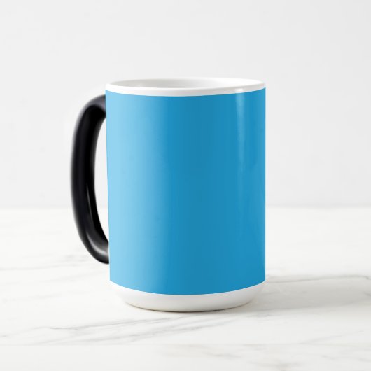 Mug Magique un arrière - plan bleu avec un chat noir et blanc (Devant gauche)