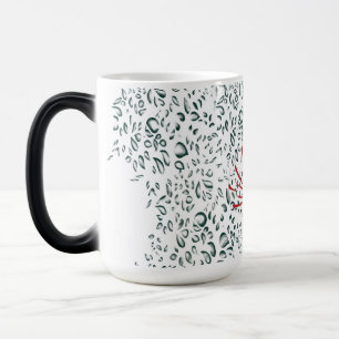 Mug Magique une fleur rouge sur un arrière - plan noir