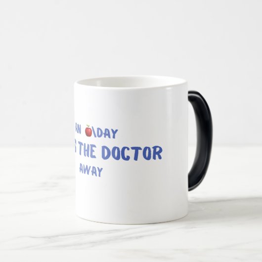 Mug Magique Une pomme par jour garde le docteur loin (Devant droit)