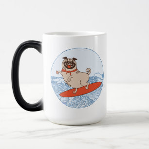 Mug Magique Vague à cheval heureux chien de carlin sur la plan