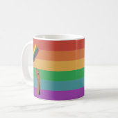 Mug Main tenant un drapeau de la fierté (Devant gauche)