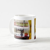 Mug Maison De Ferme Avec Machine À Coudre (Devant gauche)
