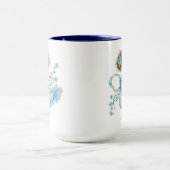 Mug Maisonnette Fantaisiste de Fille aux Fleurs Bleues (Centre)