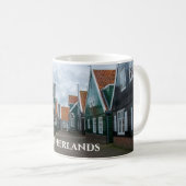 Mug Maisons traditionnelles en bois dans le village de (Devant droit)