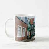 Mug Maisons traditionnelles en bois dans le village de (Gauche)