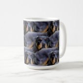 Mug Majestic Rottweiler: Serenity in Strength (Devant droit)