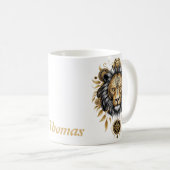 Mug Majestic tête de lion doré avec crinière noire. (Devant droit)