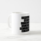 Mug Malgré Le Coût De La Vie (Devant gauche)