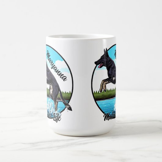 Mug Malinois noir dans l'eau (Centre)