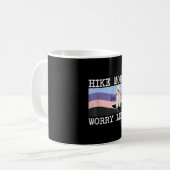 Mug Maltais font plus de randonnée moins d'inquiétude  (Devant gauche)