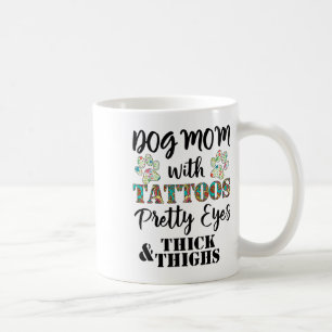 Mug Maman De Chien Avec Des Tatouages De Jolies Yeux É